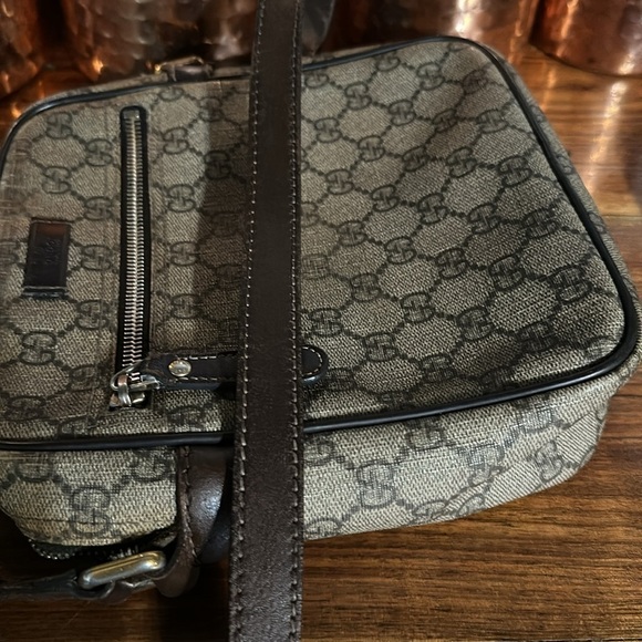 Gucci GG Messenger bag in monogram coated canvas   Vintage. - Picture 16 of 16